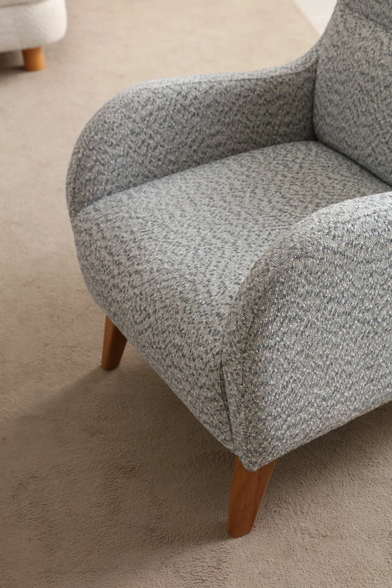 Karrige Wing Atelier del Sofa, Nice Bergere, krem dhe kaltër