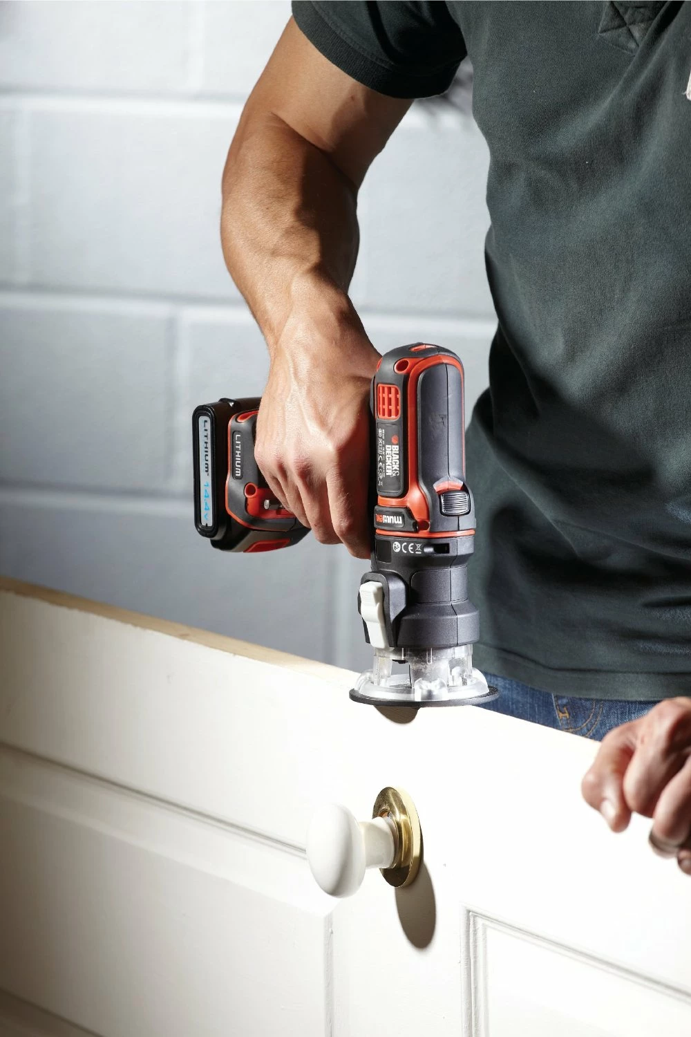 Aksesor frezë për mjet multifunksional Black&Decker MTRT8, kompatibil me MT143K/MT350K, 1/4\" (6.35 mm), e zezë, me çelës dhe freza