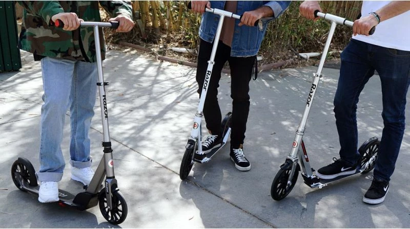 Skuter për fëmijë Razor, i argjendtë