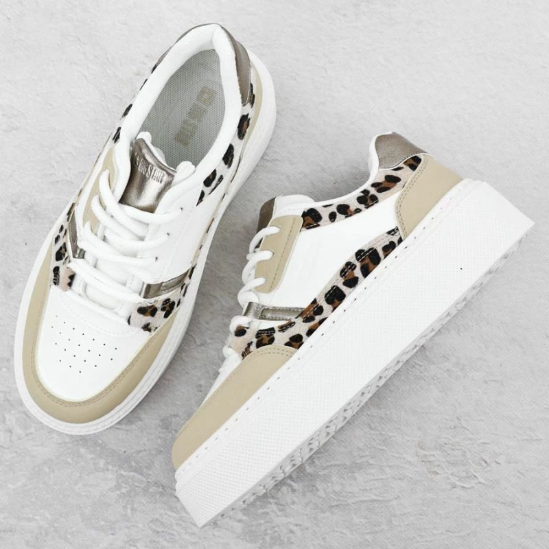 Atlete platforme për femra Big Star, të bardha