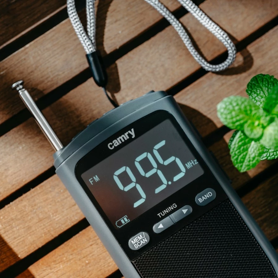 Radio portabile Camry CR1905, FM/AM, ekran LCD, USB-C, e zezë