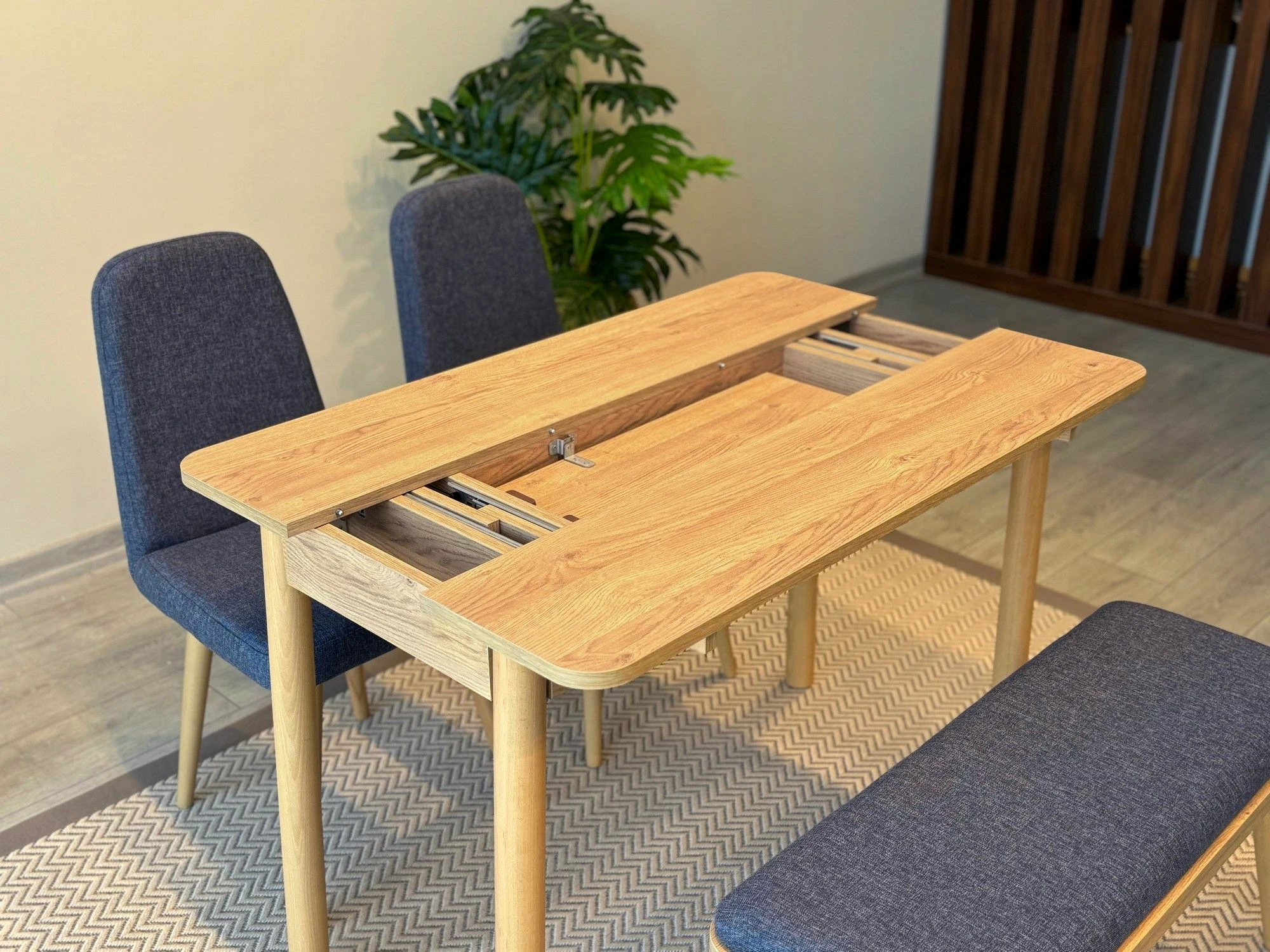 Tavolinë me karrige, zgjatshme, 4 pjesë, ngjyrë lis dhe kaltër e errët, Vina Mini 01 1048