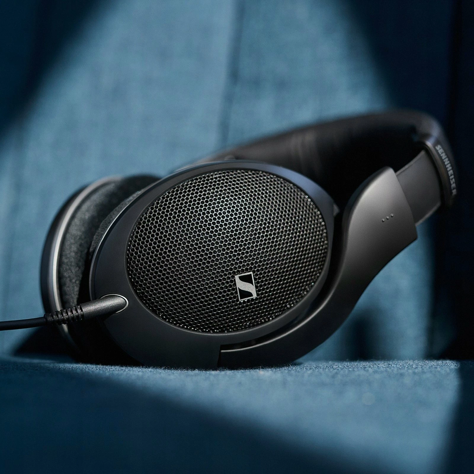 Kufje Sennheiser HD 550 me kabllo, over-ear open-back, 150Ω, 1.8 m, të zeza