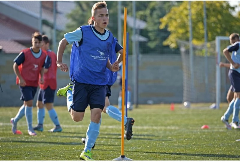 Shenjues për futboll për fëmijë Yakimasport, të kuqe