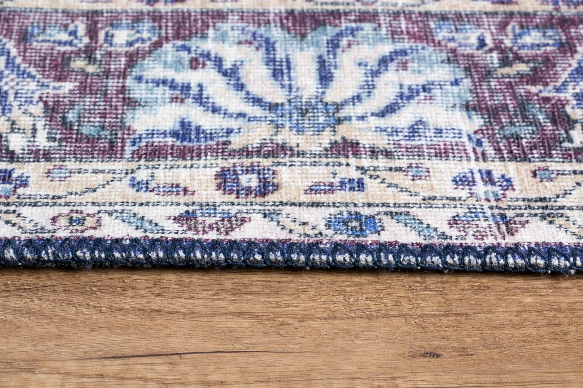 Qilim Conceptum Hypnose, chenille blu, 230x330cm, ngjyrë e kaltër e errët AL 249