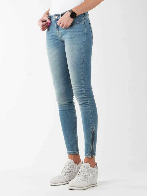 Jeans Wrangler femra, Skylark