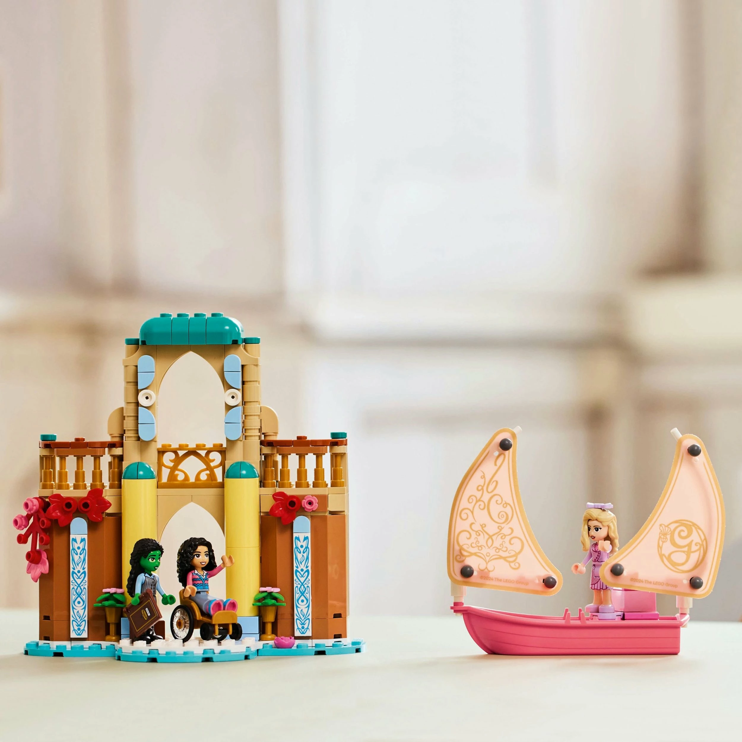Set ndërtimi LEGO Wicked Glinda, Elphaba dhe Nessarose në Shiz University 75681, 304 copë, 7+