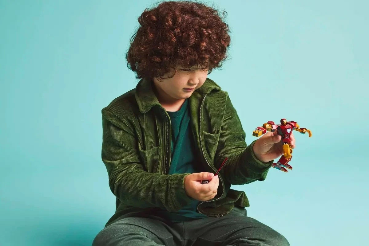 Set LEGO Marvel 76307 Iron Man Mech vs. Ultron