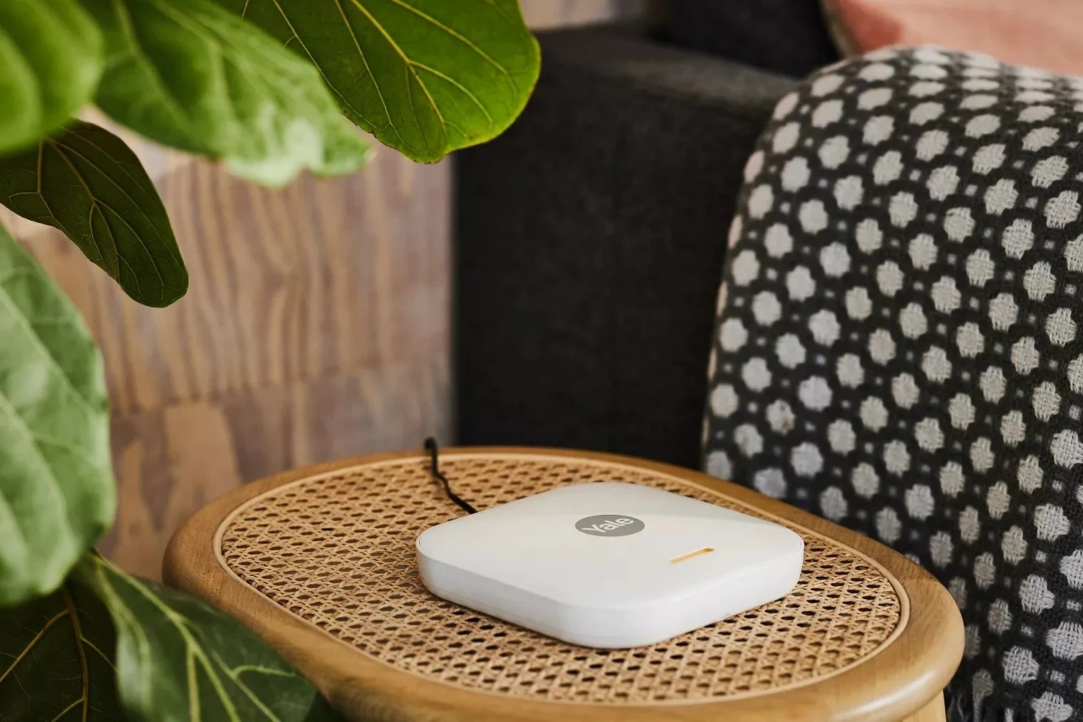 Alarm Smart Yale Starter Kit 7 artikuj, Panel Kontrolli, Tastierë, Kontrollues, 2x Sensor Lëvizjeje, 2x Sensor Dritare/Dere, Bardhë