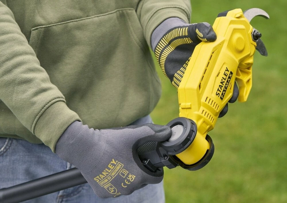 Gërshërë krasitëse teleskopike me bateri Stanley Fatmax SFMCPP632B-XJ 18V, 2.4 m, 32 mm