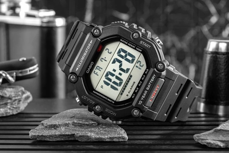 Orë dore për meshkuj CASIO, e zezë