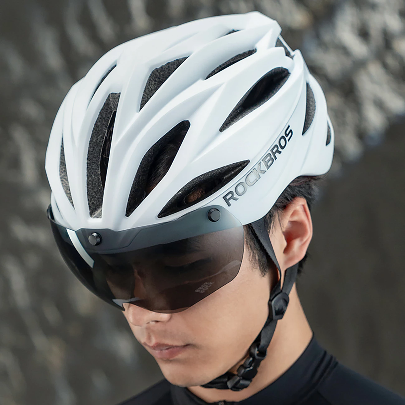 Helmetë biçiklete Rockbros 10110045006 me syze UV të ndashme, e zezë/kafe