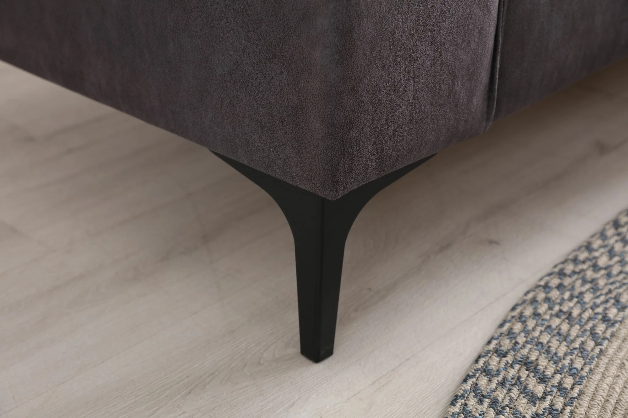 Këndare Petra R, ngjyrë antracit, Atelier del Sofa