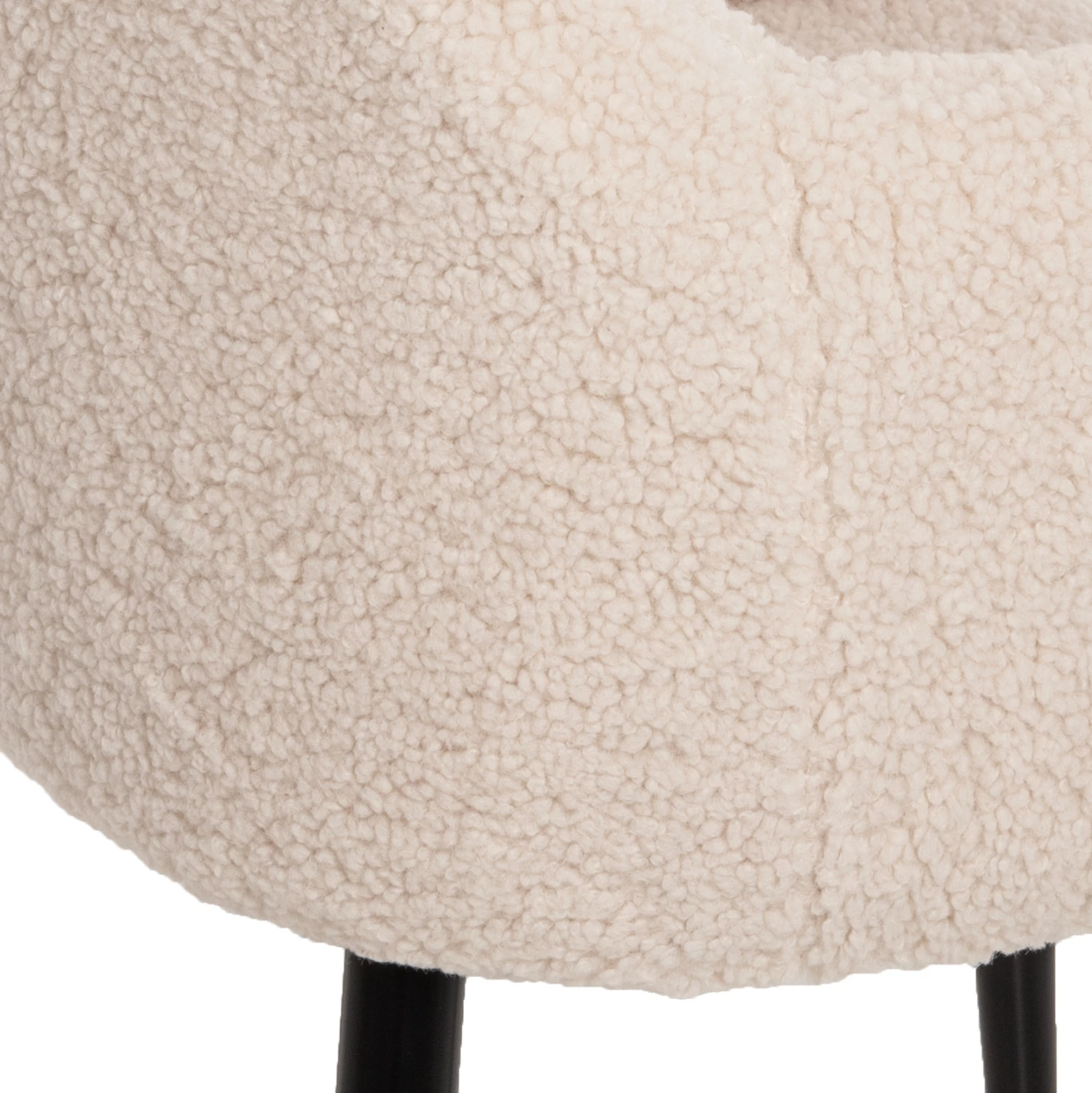 Karrige Shelly, pëlhurë Teddy, këmbë metali të zeza, 57x55x87H cm., set prej 2 copë