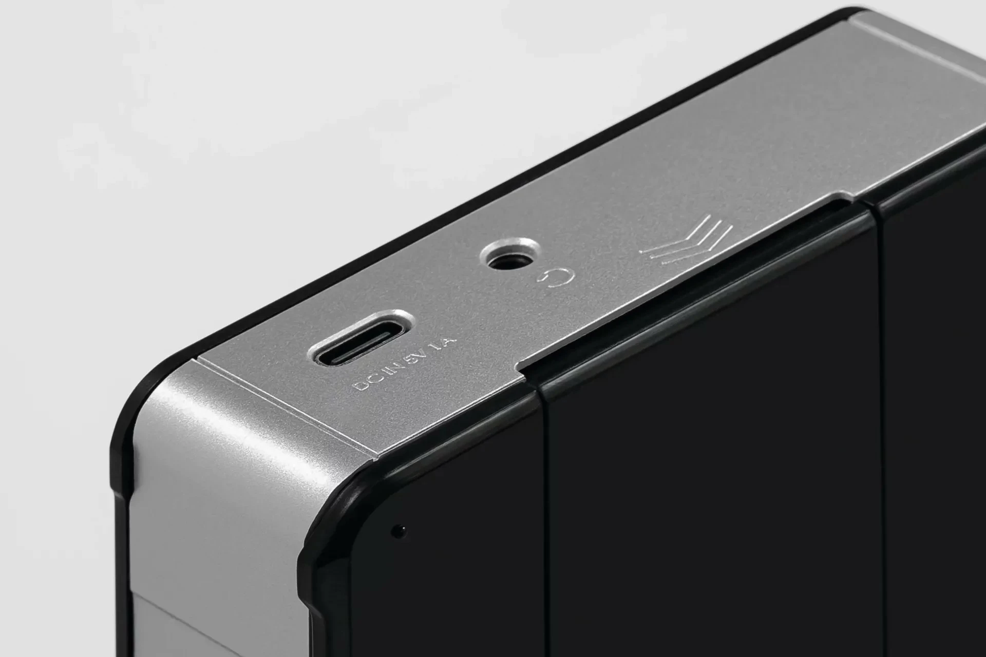 Radio portabile TechniSat DigitRadio 1 ASA, DAB+ FM, ekran OLED, 1050mAh, zi/argjendtë