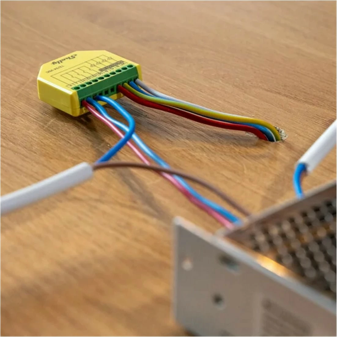 Kontroller RGBW Shelly Plus, Wireless, Wi-Fi, 4 kanale, Gjelbër, Verdhë