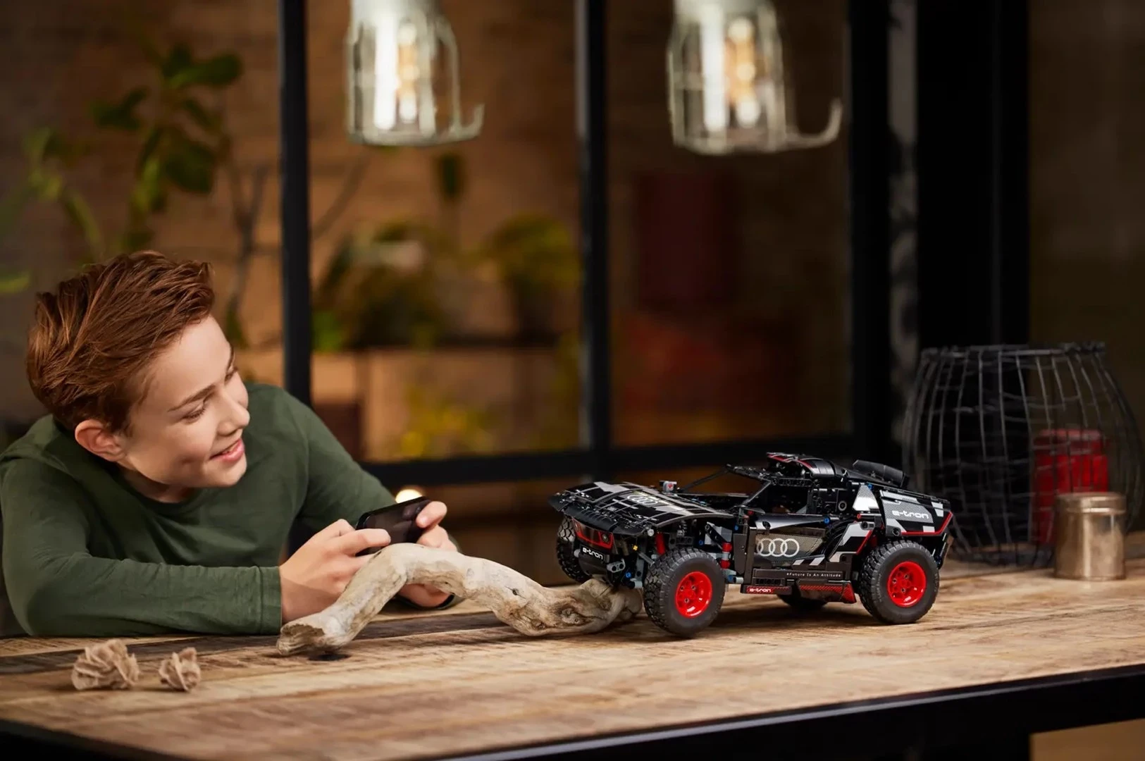 Set LEGO Technic Audi RS Q E-Tron