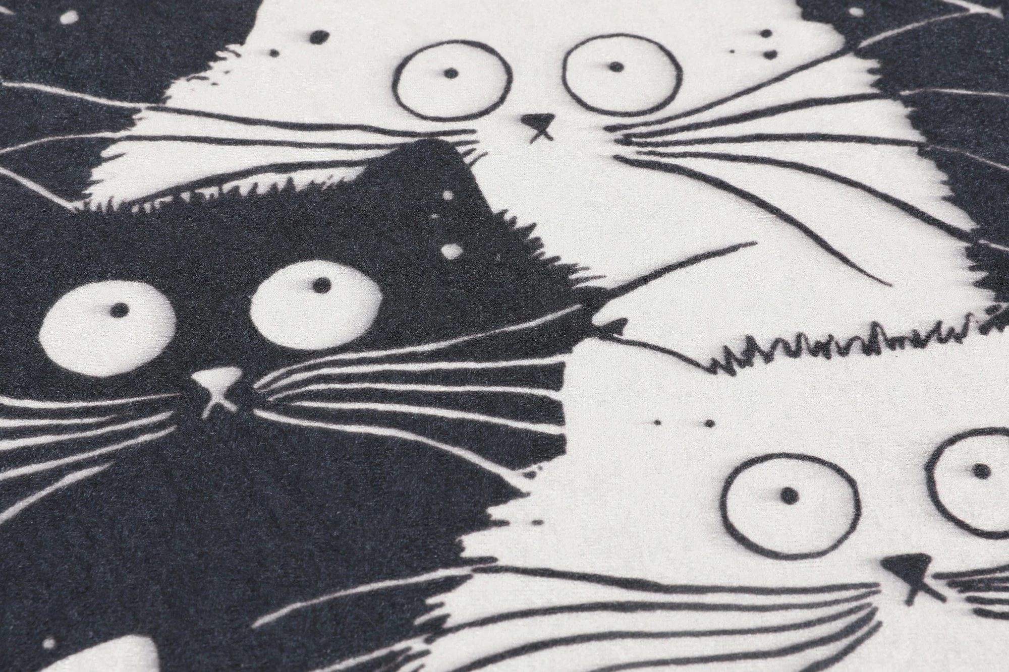 Tapet për banjo, Mijölnir, dizajn me macë të bardha, 40x60cm