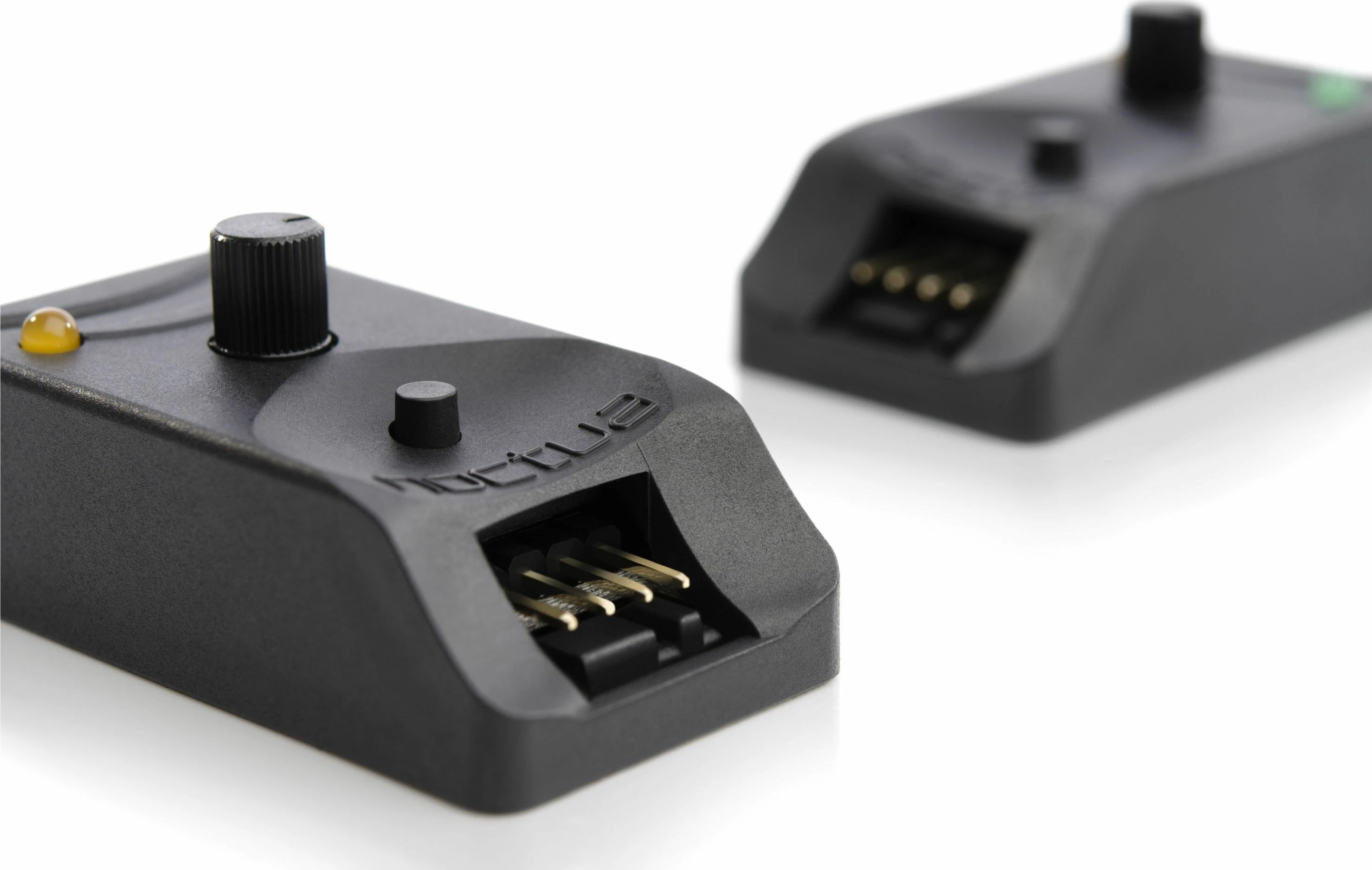 Kontrollues ventilatori Noctua NA-FC1 4-pin PWM, i zi, adapter për 3 ventilatorë