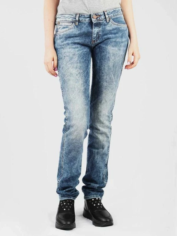 Pantallona Wrangler femra, Molly