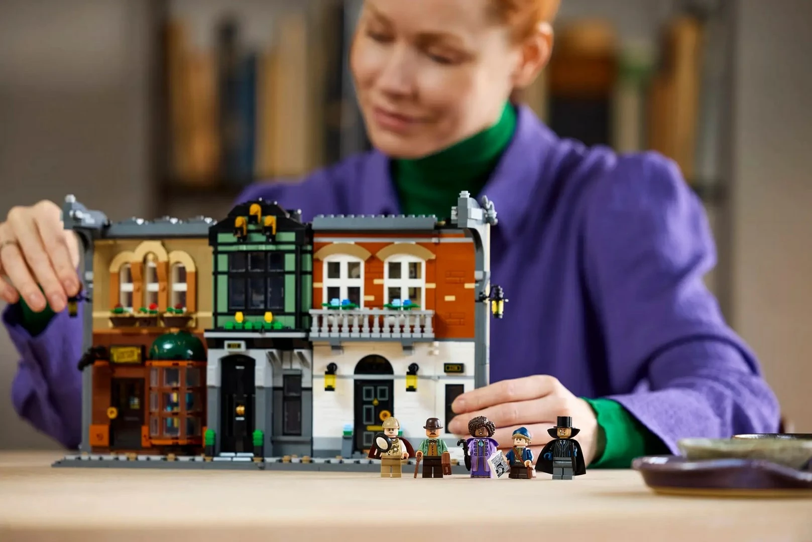Set LEGO Sherlock Holmes Book nook, ICONS 10351, 5 minifigura