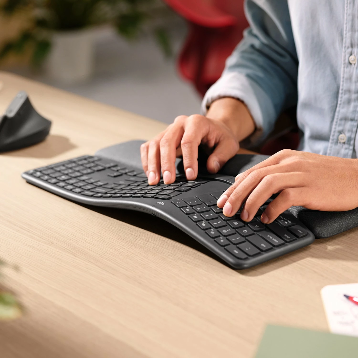 Tastierë Logitech ERGO K860, Full-size, Wireless, RF Wireless + Bluetooth, Graphite