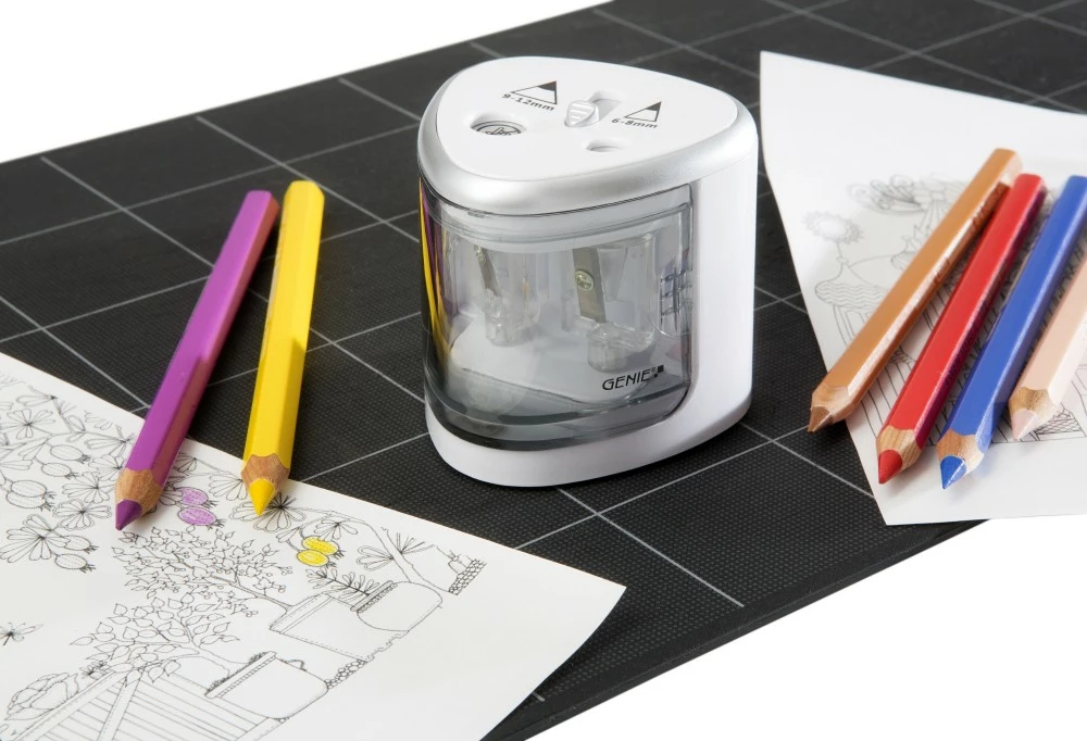 Mprehës elektrik lapsash GENIE PS 120, me bateri AA, transparent/bardhë