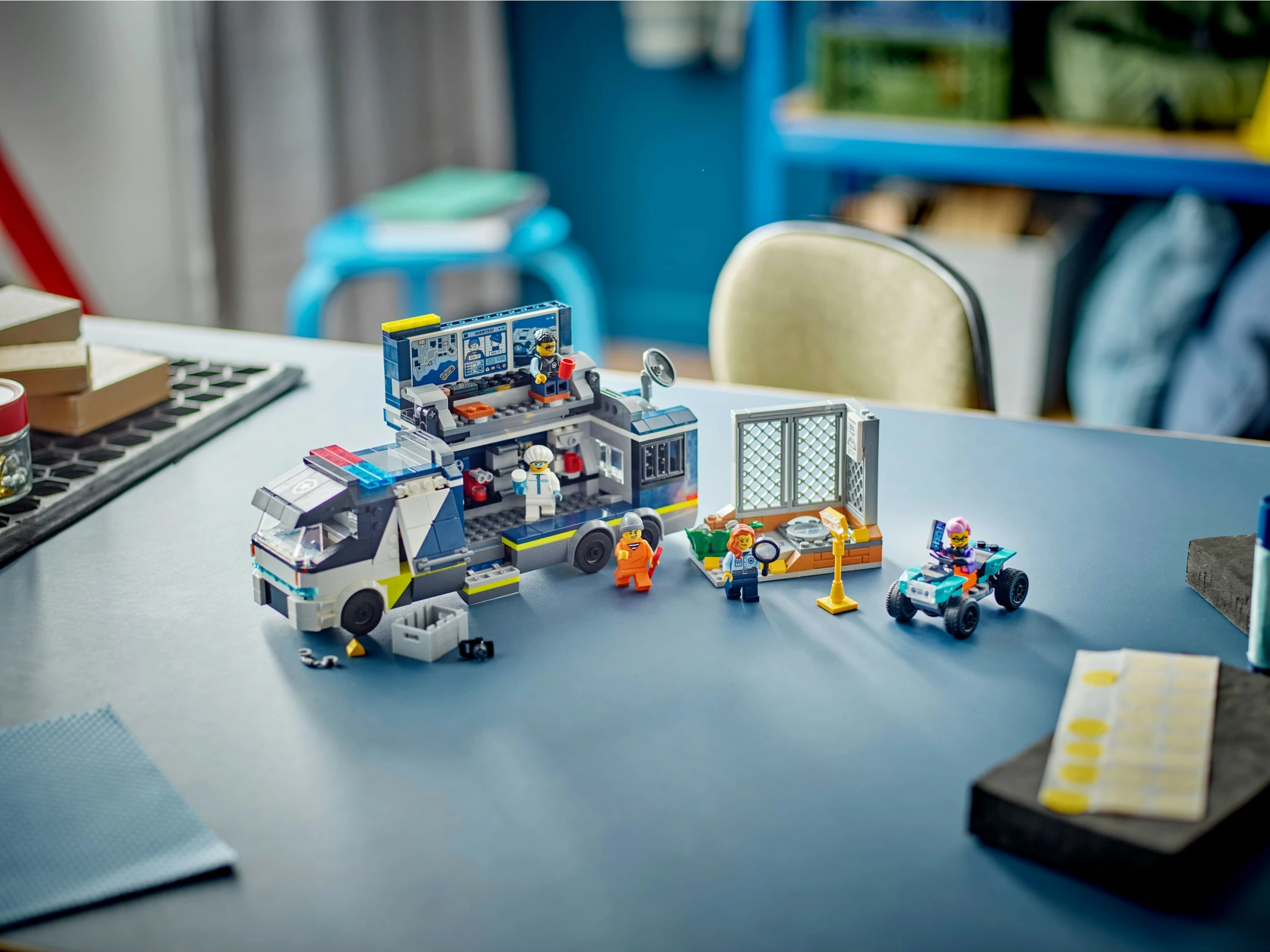 Set ndërtimi LEGO City Police Mobile Crime Lab Truck 674 pjesë, shumëngjyrësh