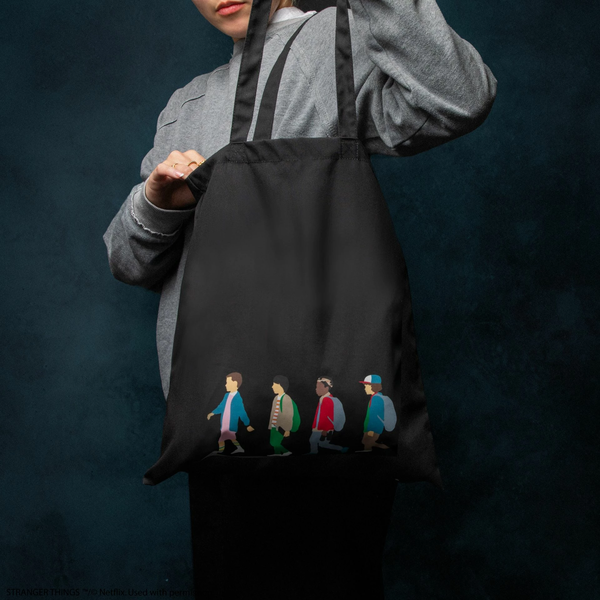 Çantë tote Cinereplicas Stranger Things, 42×38 cm, 100% poliester, e zezë