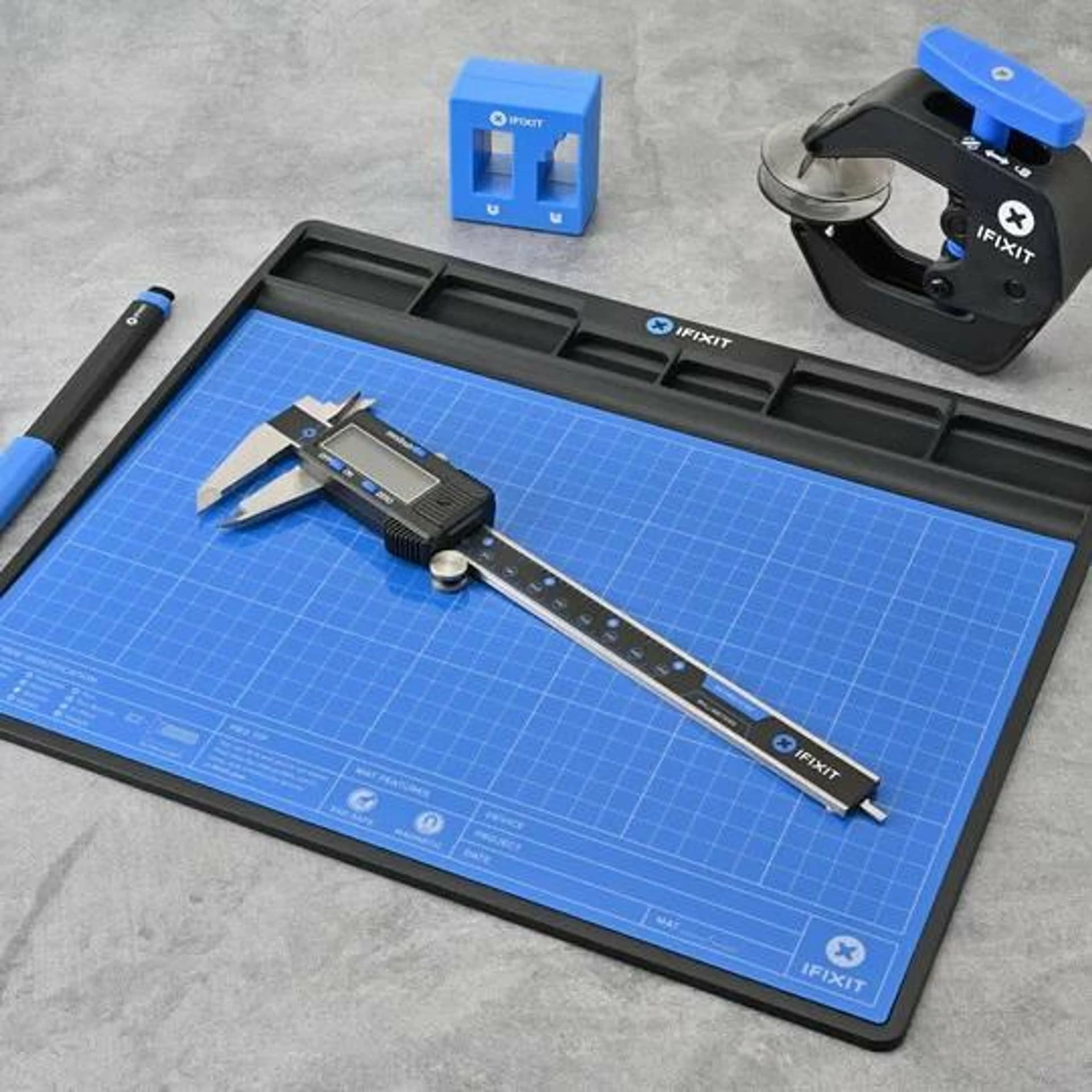 Set mjetesh riparimi iFixit Repair Business Toolkit 2023, komplet në çantë