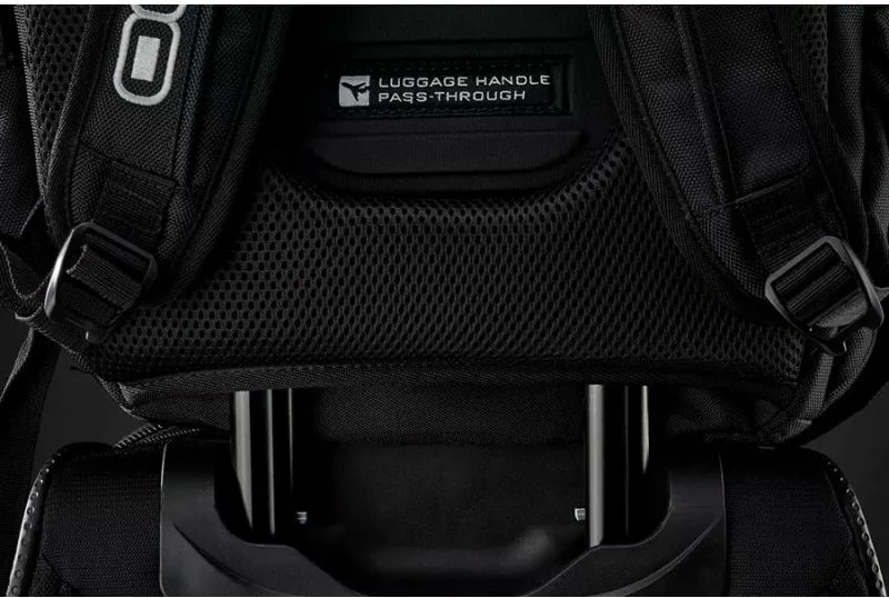 Çantë shpine OGIO, e zezë