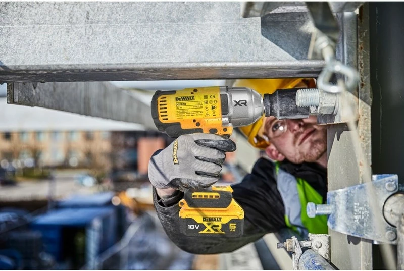 Çelës goditës DeWALT DCF900P2T-QW, brushless, 1/2", 18V, 5Ah, zi/verdhë