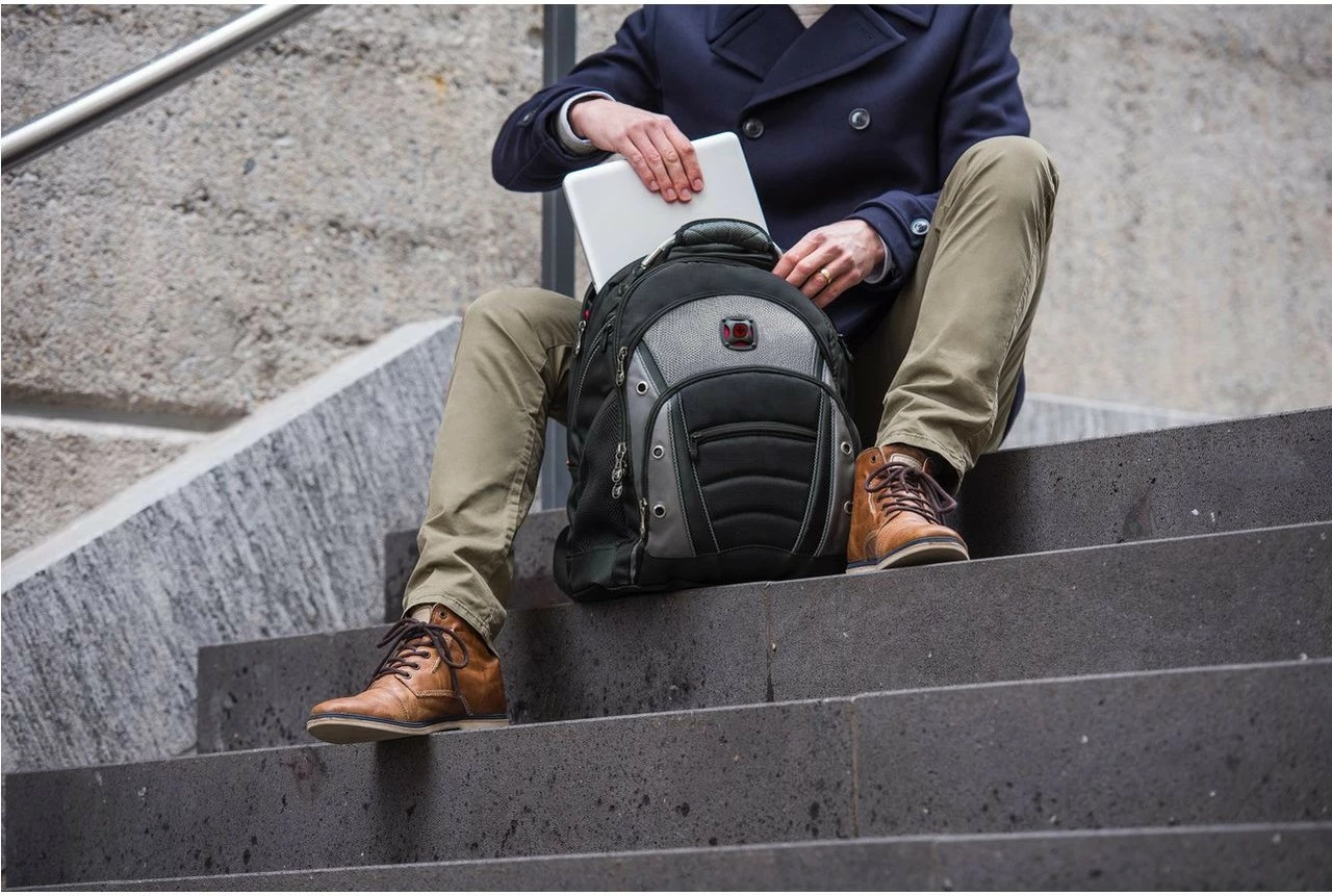 Çantë shpine Wenger Synergy për laptop 15.6 inç, e zezë/gri