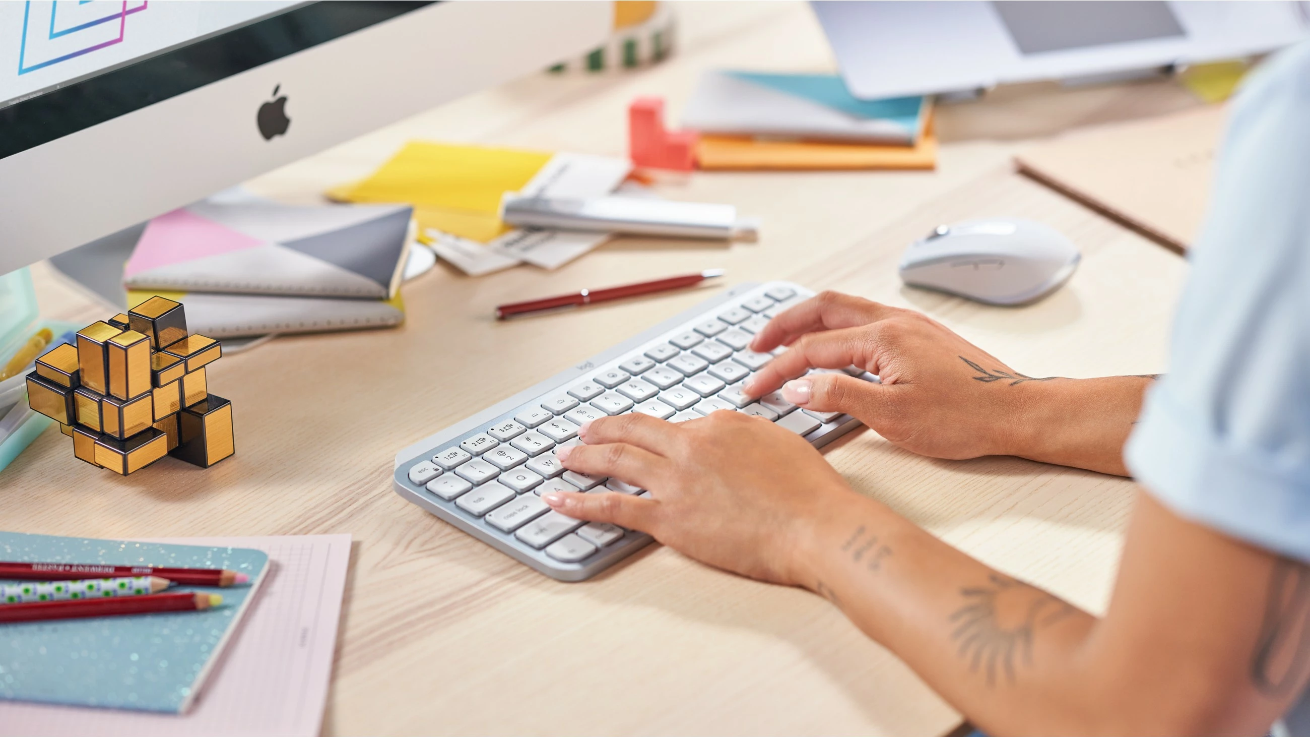 Tastierë pa tela Logitech MX Keys Mini, me ndriçim, e bardhë