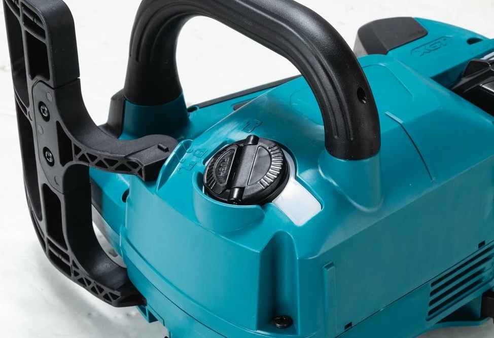 Motorrsharrë me bateri Makita UC002GM102 40V Max XGT 25 cm, blu, set me 1 bateri 4Ah dhe karikues
