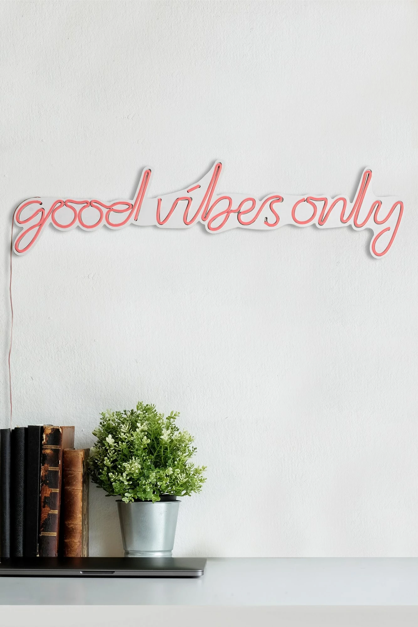 Dekor dritash LED plastike, 'Good Vibes Only', rozë