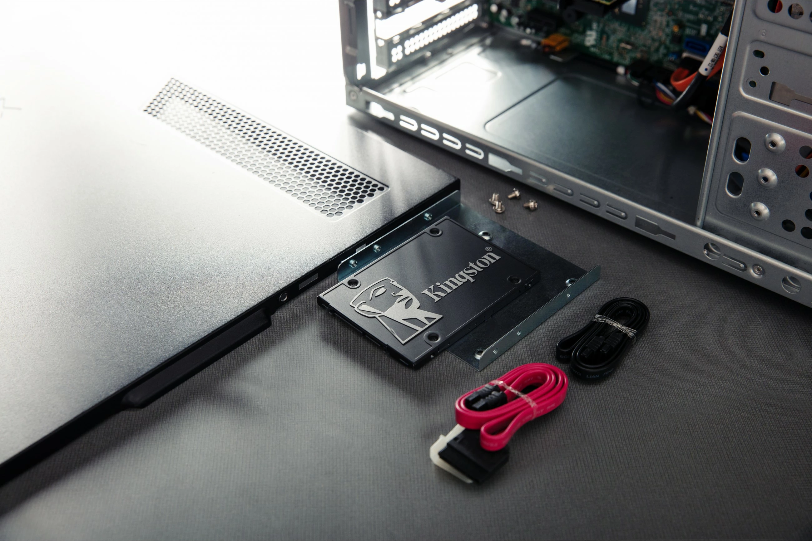 SSD Kingston KC600 512GB, 2.5", 550 MB/s
