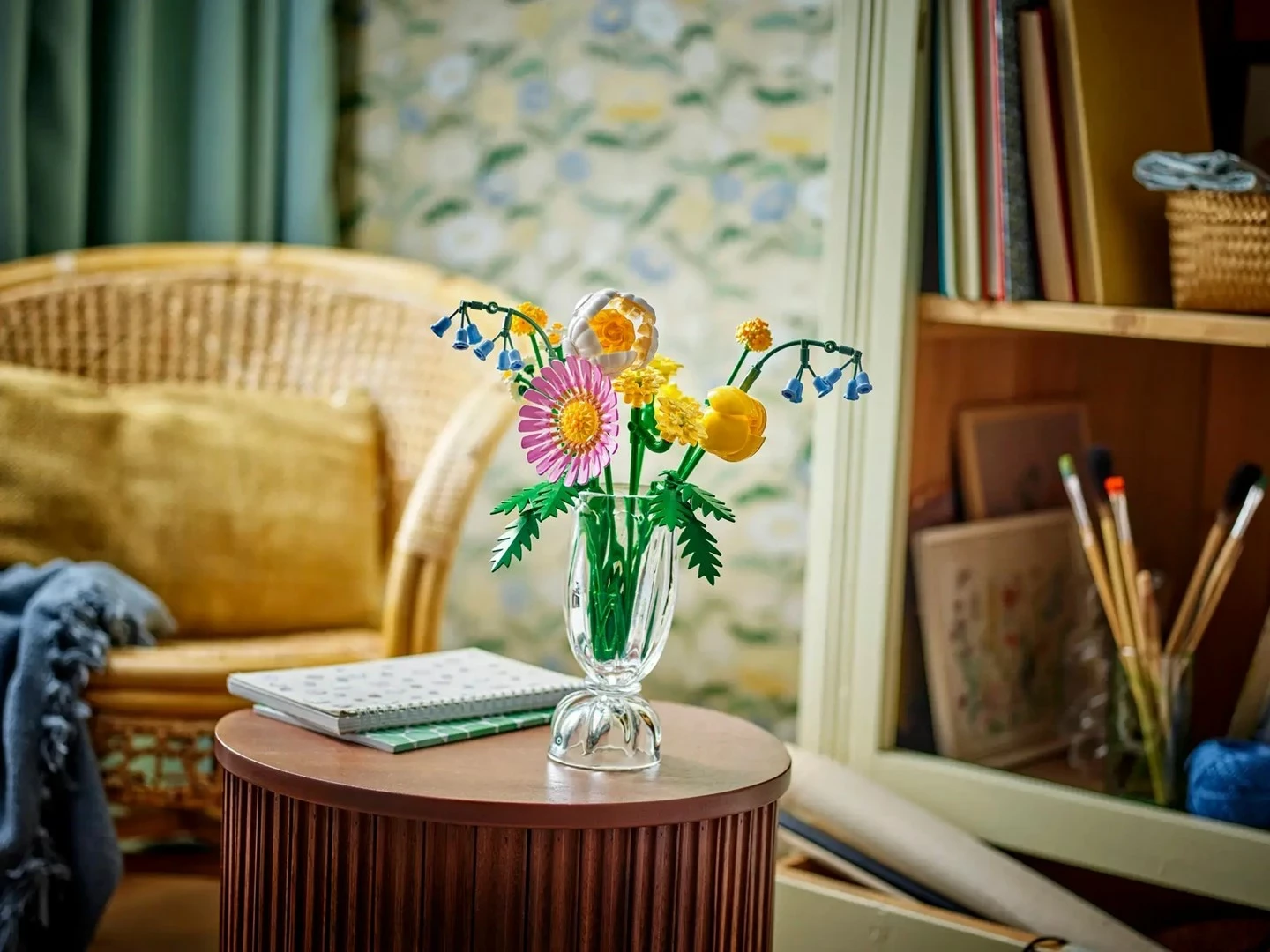 Set LEGO ICONS 10347 Little Sunny Bouquet, 373 pjesë, shumëngjyrëshe