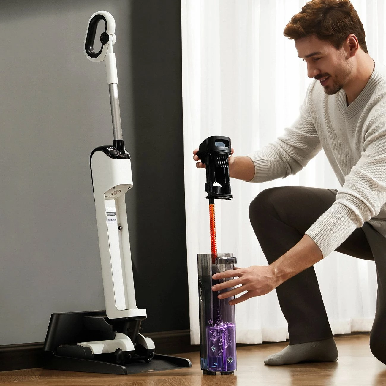 Fshesë vertikale pa kabllo wet/dry Uwant D700W, 20000 Pa, 45 min, vetëpastrim 100°C/75°C, e bardhë