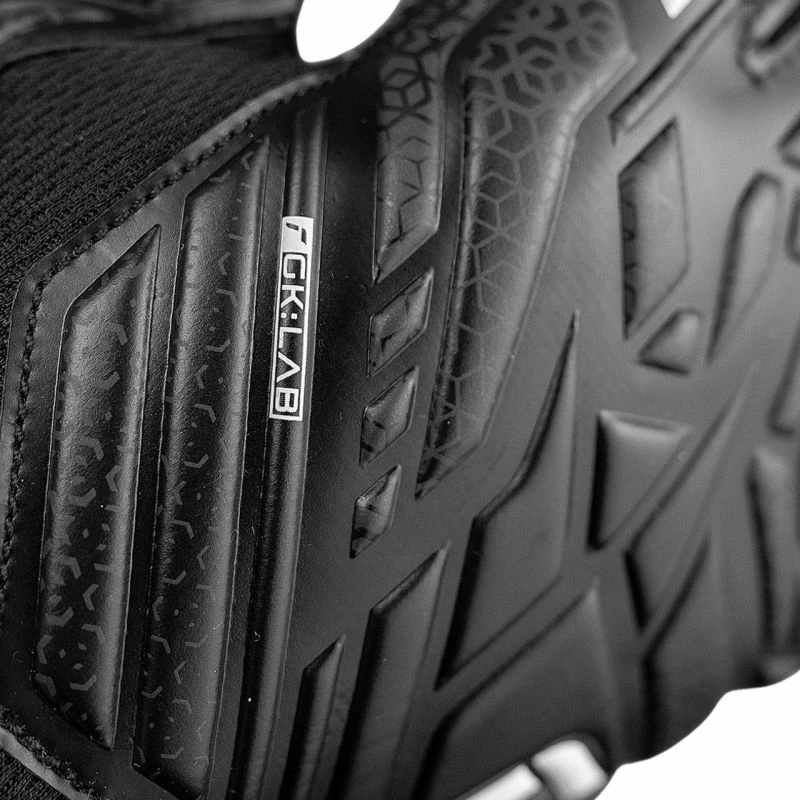 Dorëza portieri Reusch, të zeza