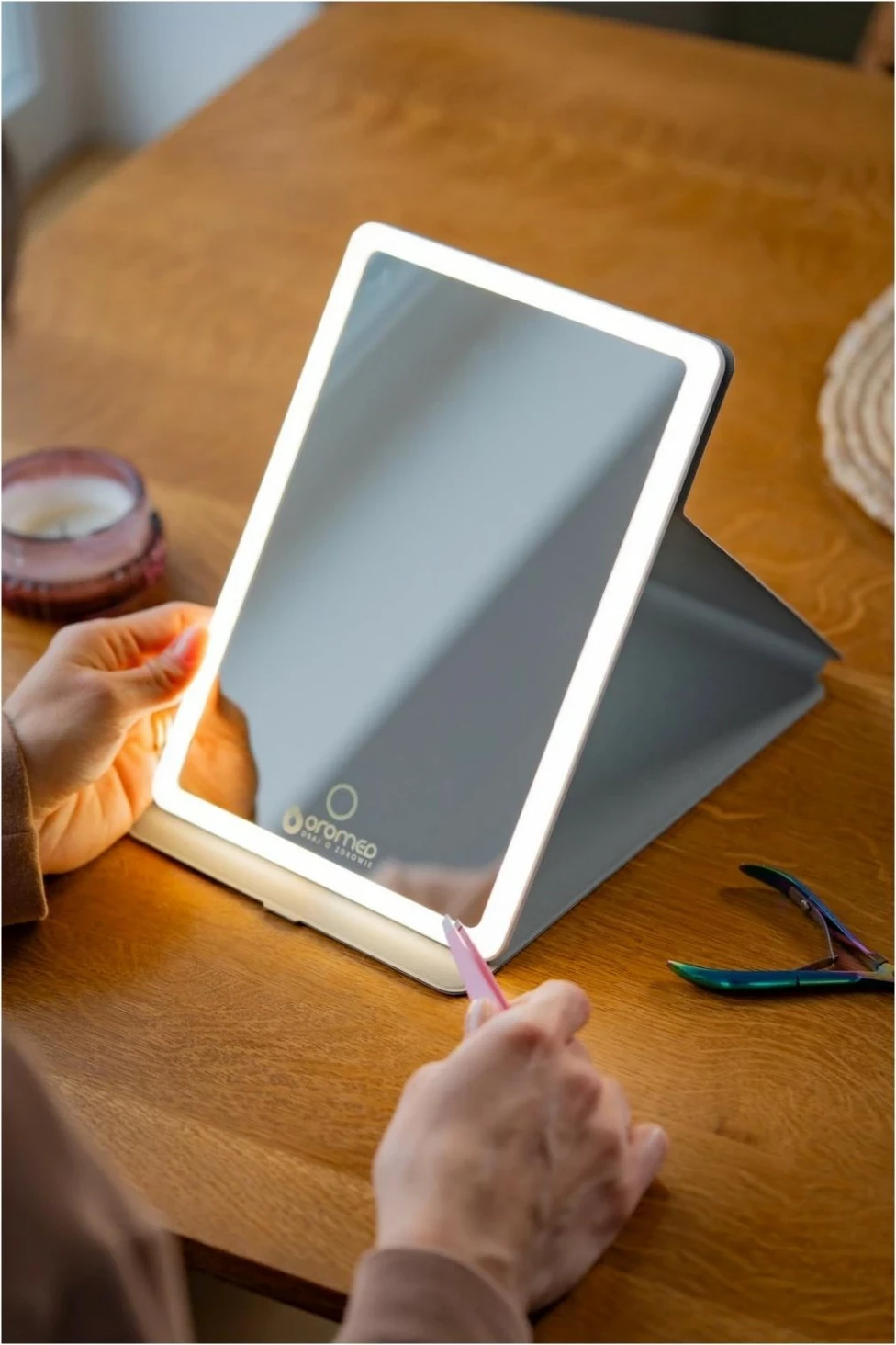 Pasqyrë Oromed Gold-Mirror Led x, zmadhim 2x, ndriçim LED, e bardhë