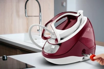 Hekur për hekursoje Tefal GV9220, i kuq / i bardhë 
