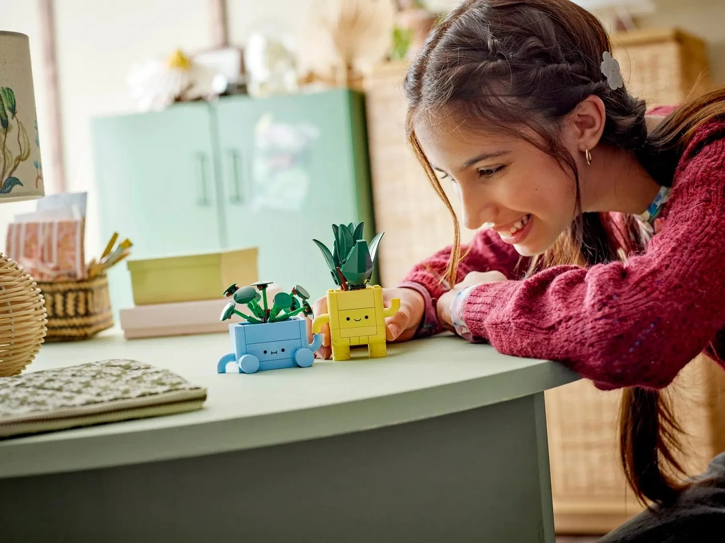 Set LEGO BOTANICALS Happy Plants 10349, 217 pjesë