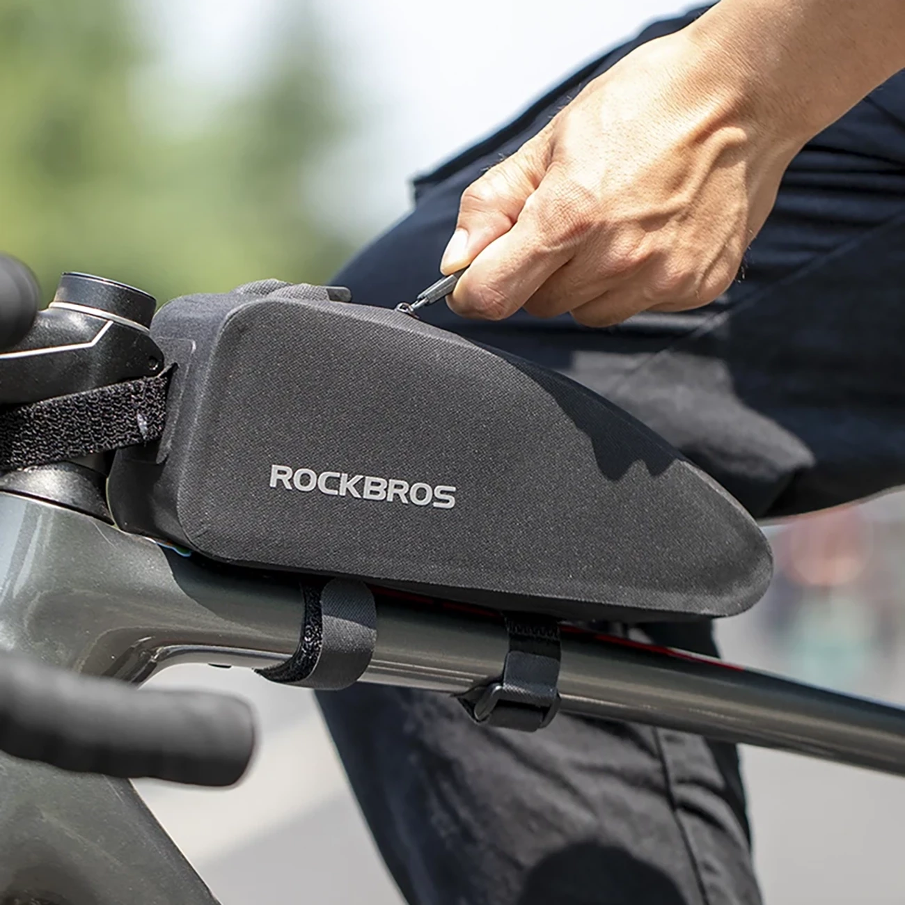 Çantë kornize për biçikletë Rockbros AS-019, 1.5L, e zezë