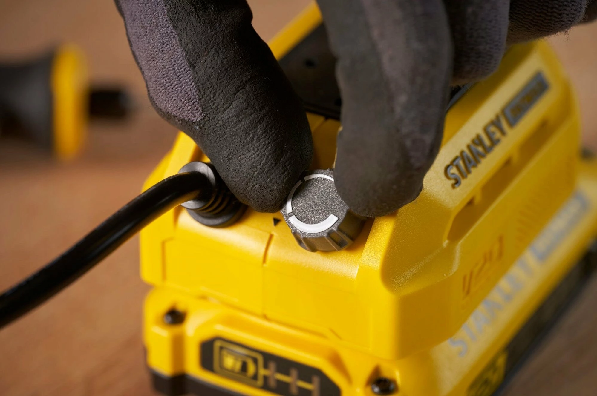 Mini brusëse pa kabllo dhe gravuese Stanley SFMCE030B-XJ 18 V, 33 aksesorë, verdhë/zezë