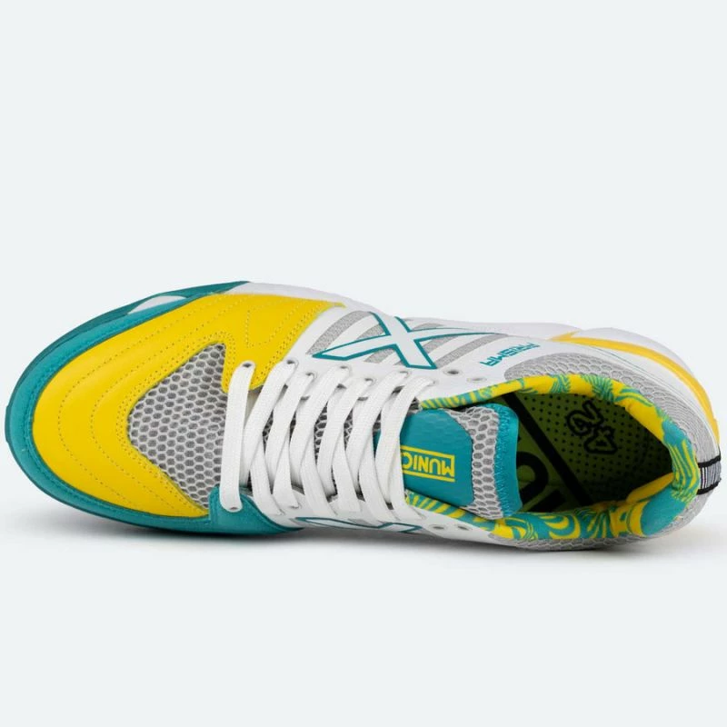 Atlete futbolli për meshkuj Munich, të bardha