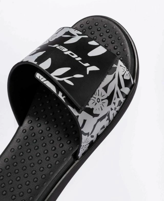 Papuqe për femra Rider, të zeza