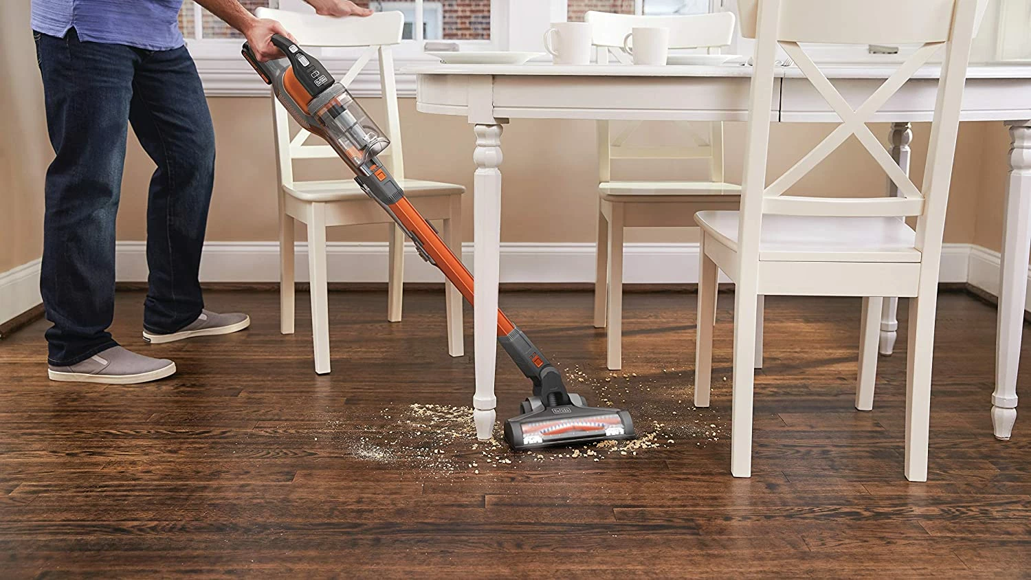 Fshesë me korrent vertikale 2-në-1 me bateri Black&Decker BHFEV182C 18V 2.0Ah Gri
