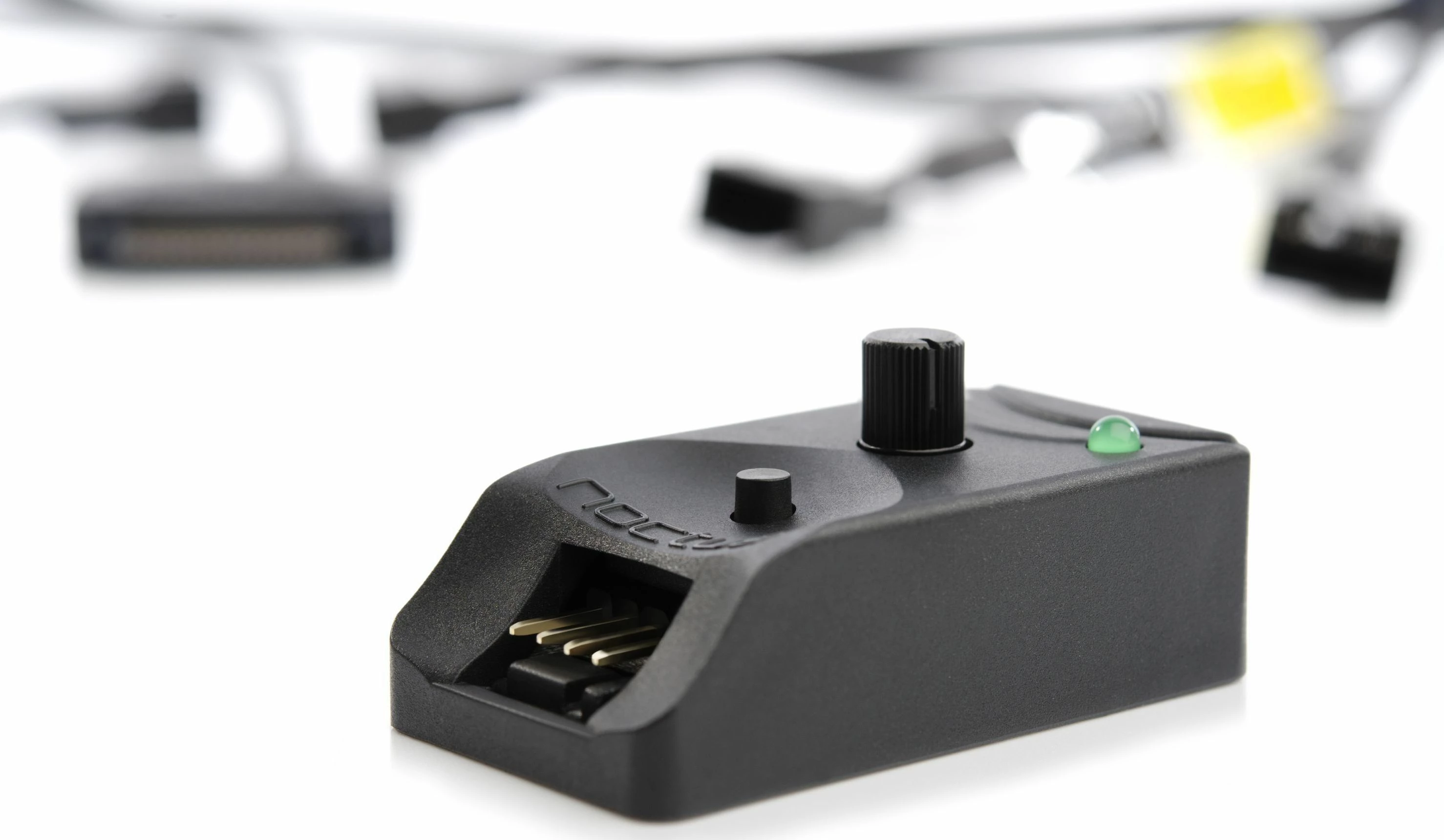 Kontrollues ventilatori Noctua NA-FC1 4-pin PWM, i zi, adapter për 3 ventilatorë