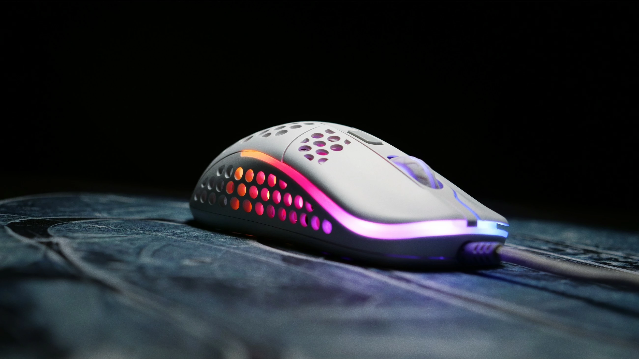 Maus Cherry XTRFY M42, 16000 DPI, Ambidextrous, USB Type-A, Bardhë